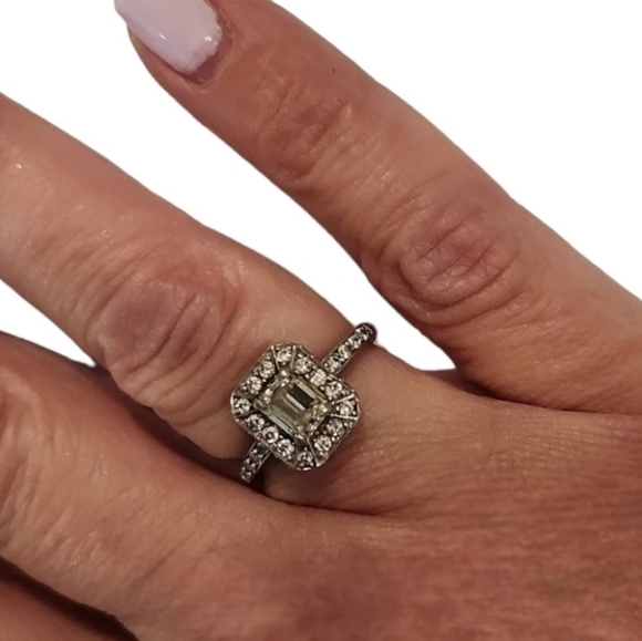 EMERALD Cut White Gold Diamond Engagement Ring - Picture 4 of 8